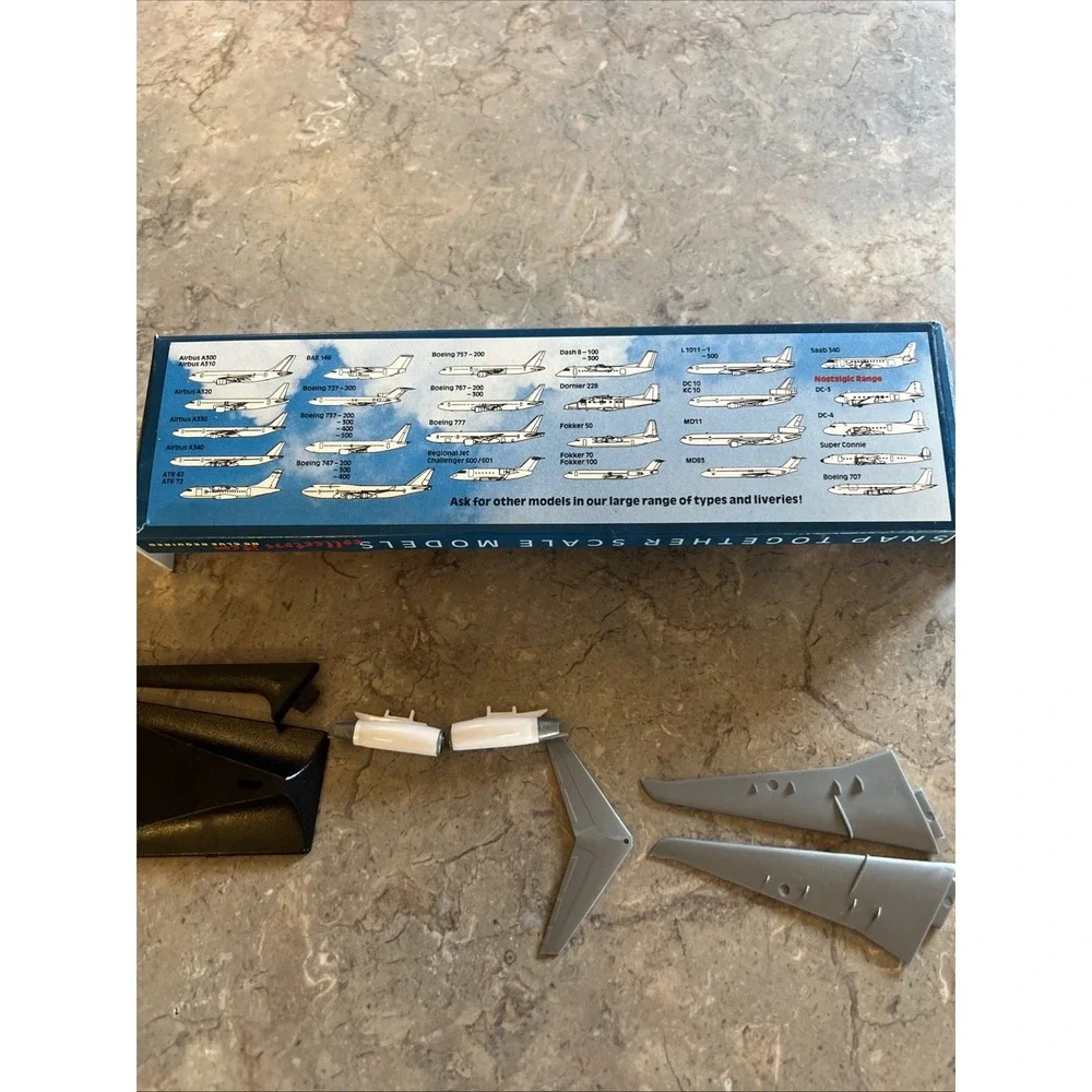Vintage TWA Snap Together Plane With Stand N969TW plastic